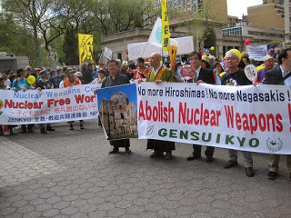 Representatives of Zenkyo (All-Japan Federation of Teachers’ and Staff Unions) and Gensuikyo (Japan Council Against the Atomic and Hydrogen Bombs) with their banners at the Peace and Planet rally in Union Square on April 26.